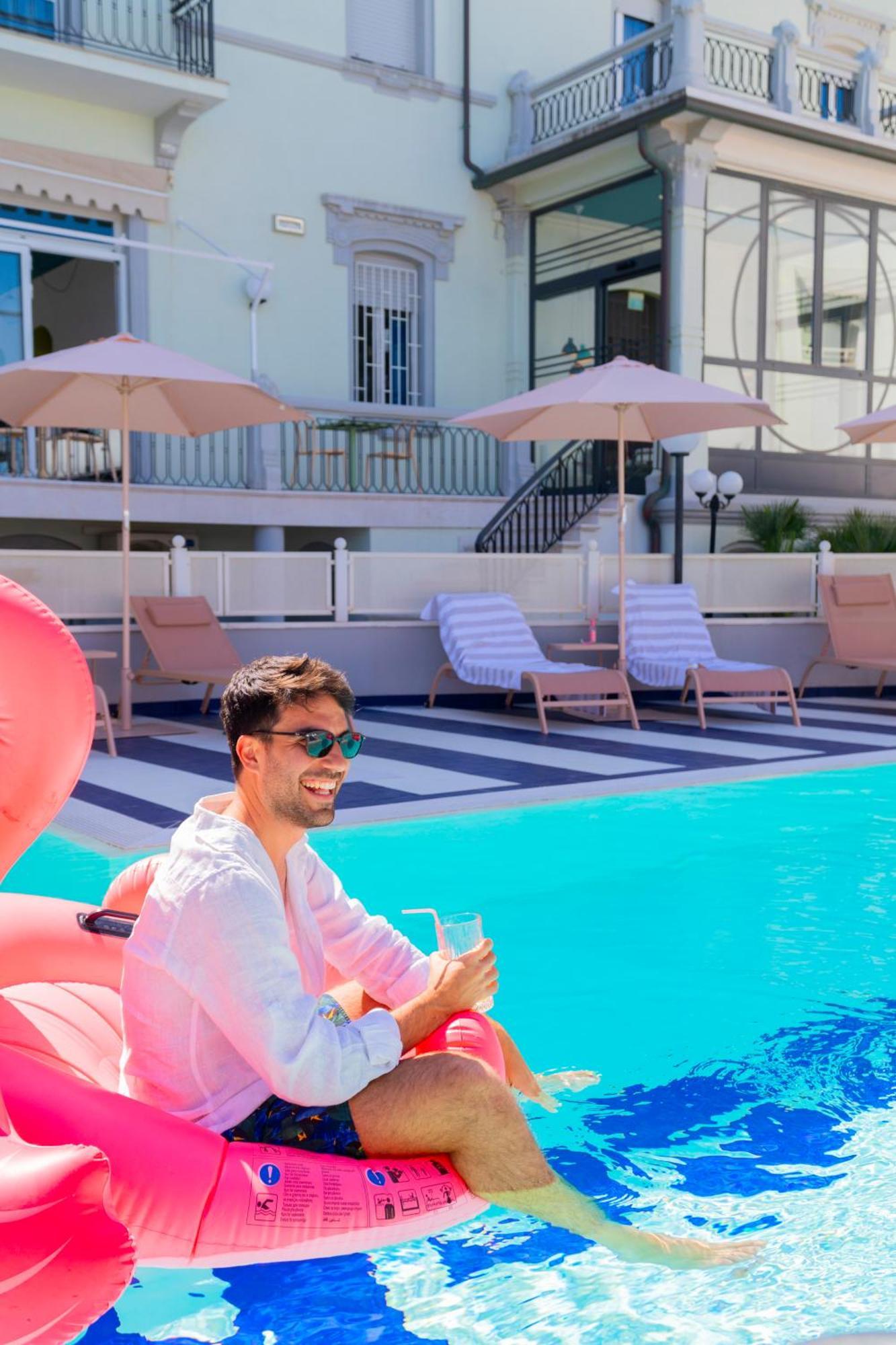 Hotel Belvedere Римини Екстериор снимка