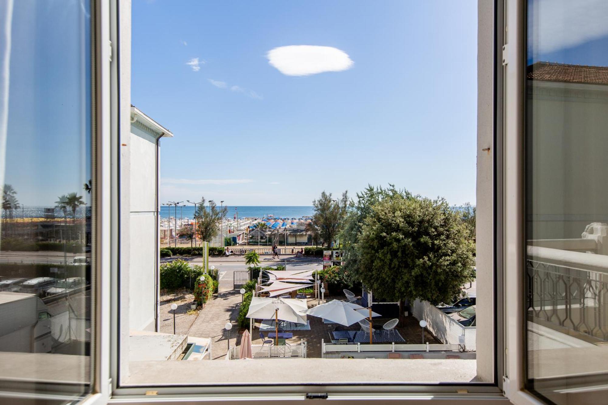 Hotel Belvedere Римини Екстериор снимка