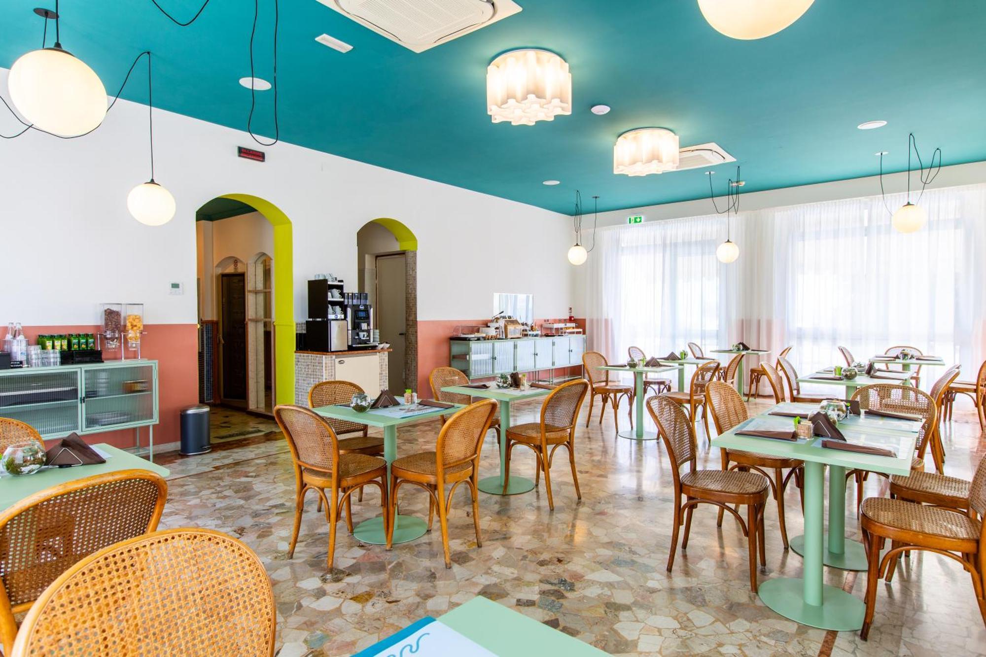 Hotel Belvedere Римини Екстериор снимка