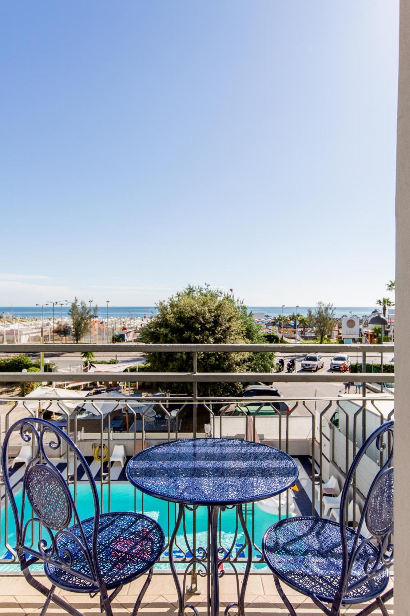Hotel Belvedere Римини Екстериор снимка
