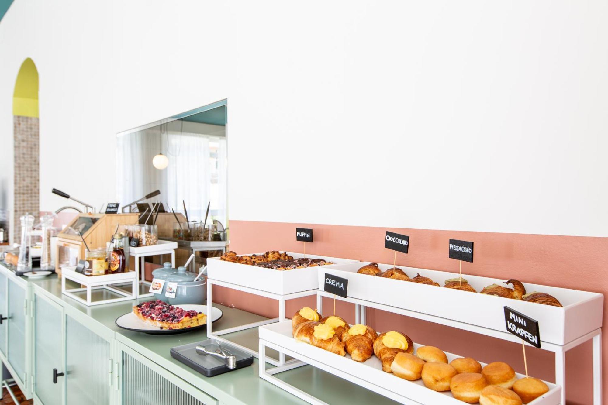 Hotel Belvedere Римини Екстериор снимка