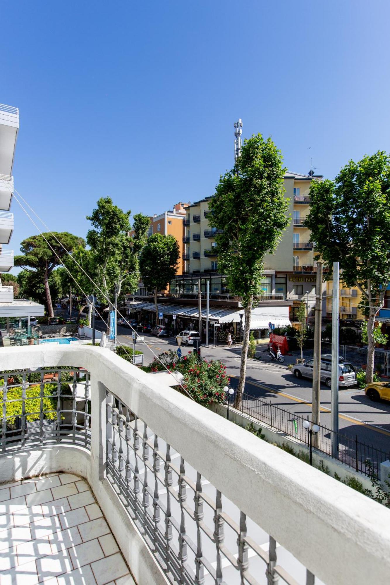 Hotel Belvedere Римини Екстериор снимка